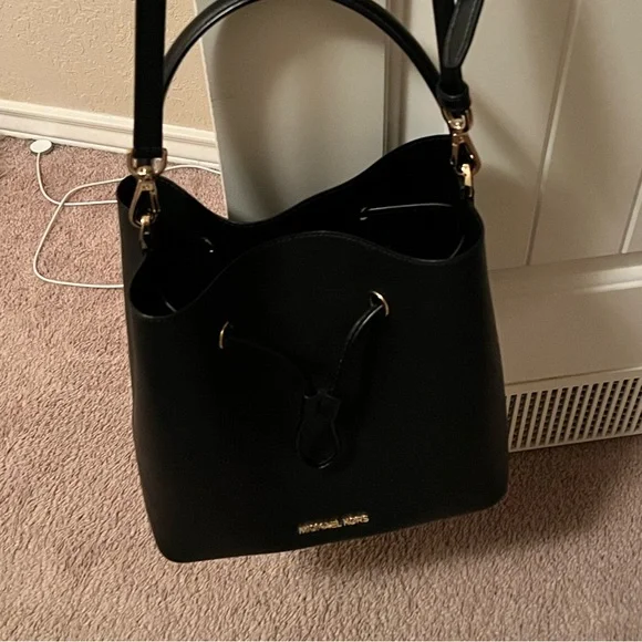 Michael kors bucket bag - Picture 1 of 5